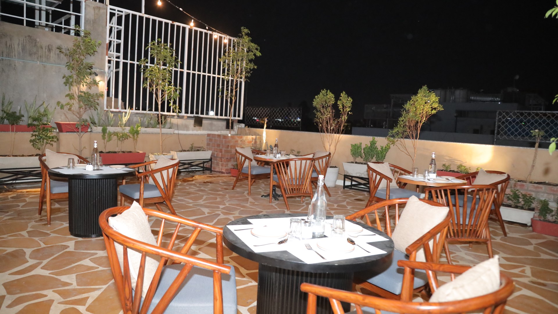 Divik Apart Hotel & Bistro